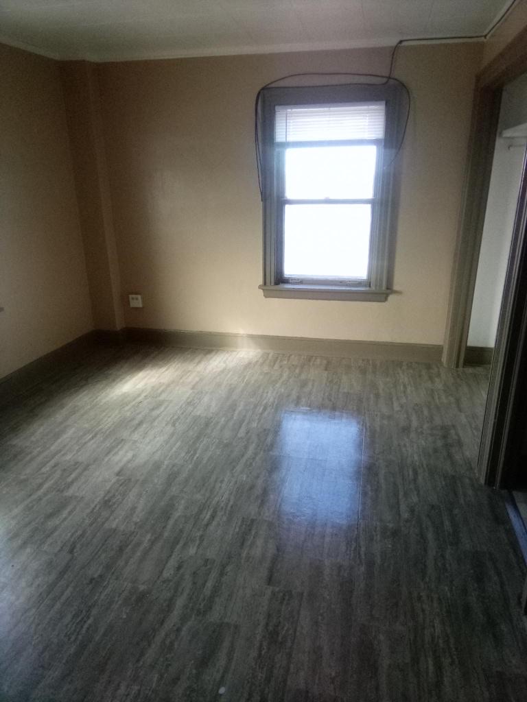 106 N 10th St- 411